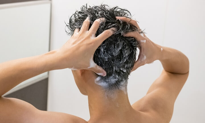 医師監修 秋冬に抜け毛は３倍増える 理由と対策をご紹介 Vitabridc12 Hair